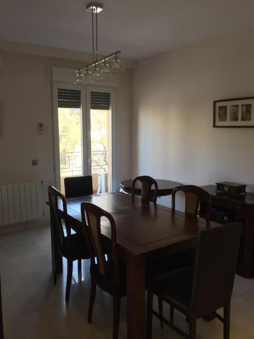 Appartement Amplio Piso En Nervion, Excelente Zona De La Ciudad. à Séville Extérieur photo