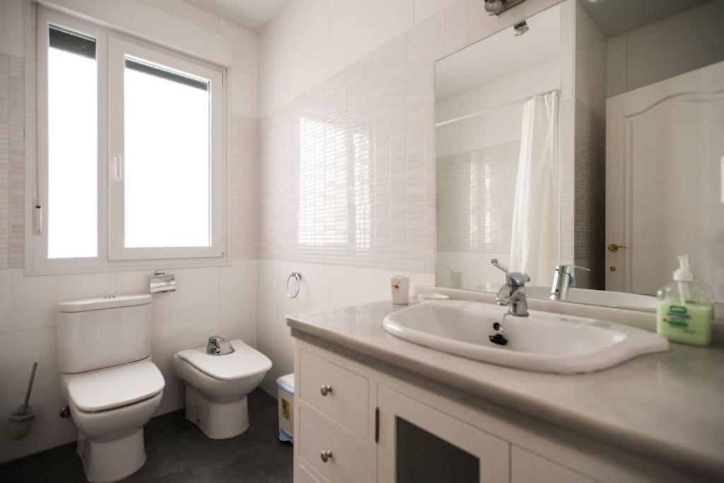 Appartement Amplio Piso En Nervion, Excelente Zona De La Ciudad. à Séville Extérieur photo