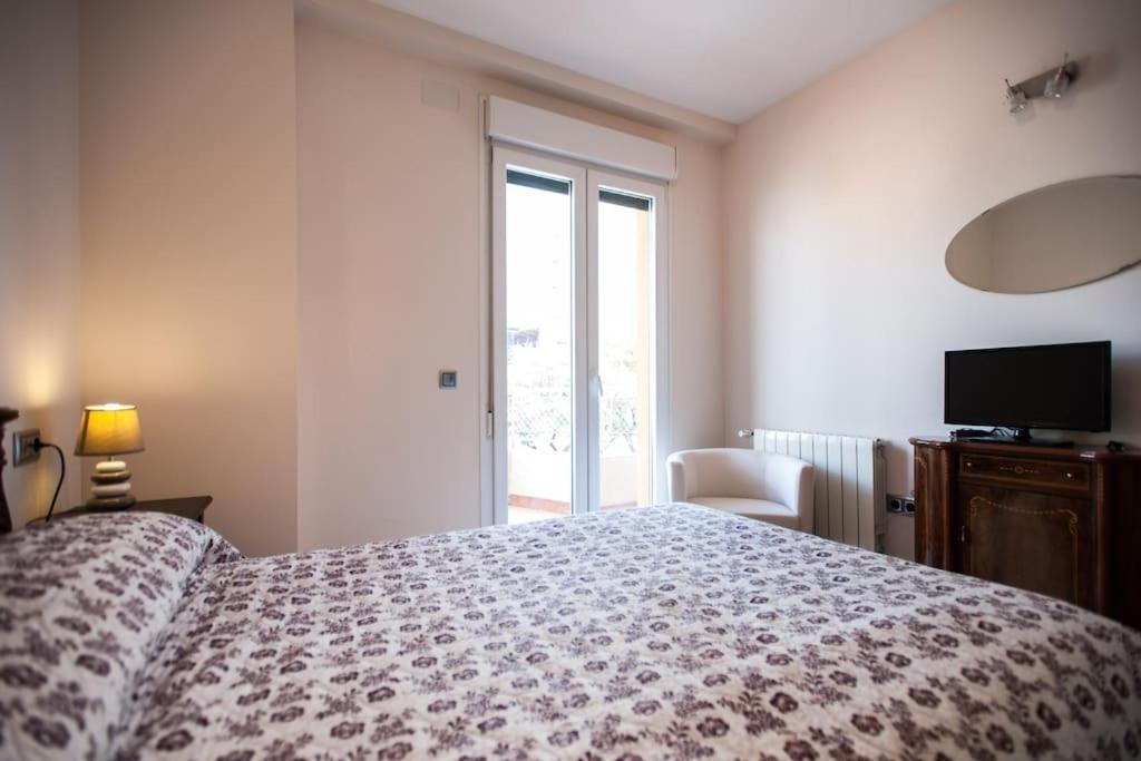 Appartement Amplio Piso En Nervion, Excelente Zona De La Ciudad. à Séville Extérieur photo