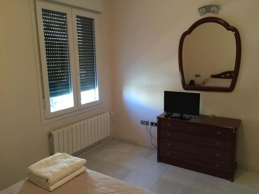 Appartement Amplio Piso En Nervion, Excelente Zona De La Ciudad. à Séville Extérieur photo