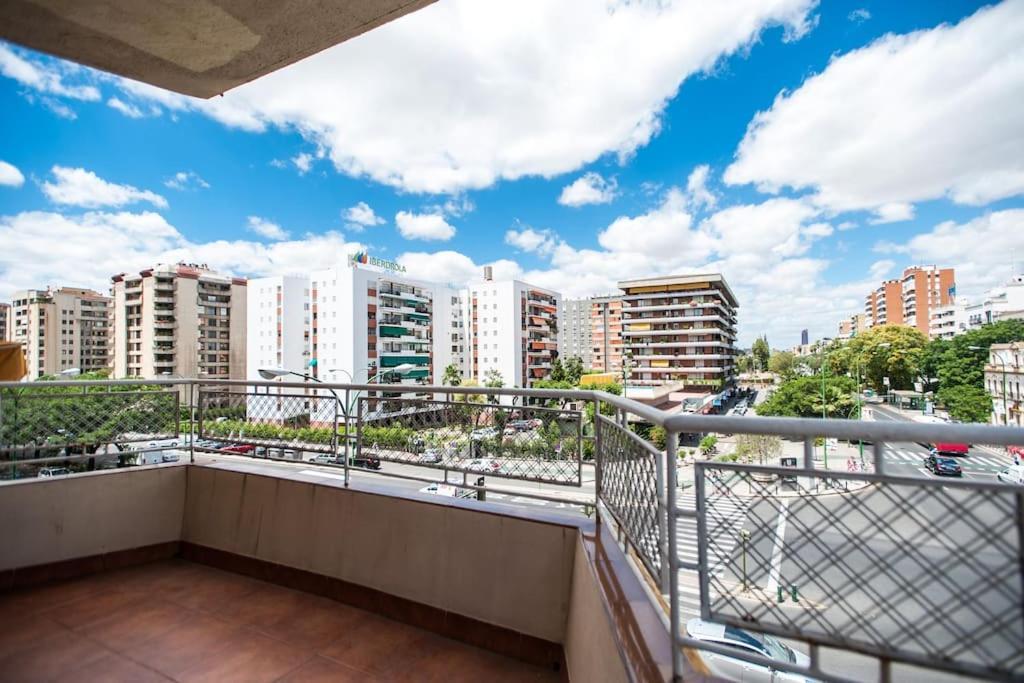 Appartement Amplio Piso En Nervion, Excelente Zona De La Ciudad. à Séville Extérieur photo